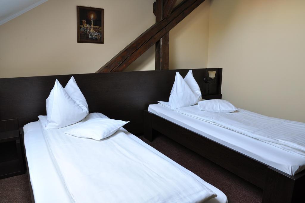 Hotel Cardinal Satu Mare Quarto foto