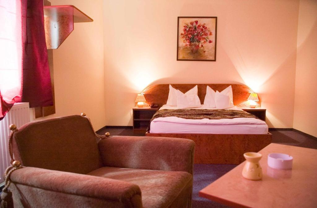 Hotel Cardinal Satu Mare Quarto foto
