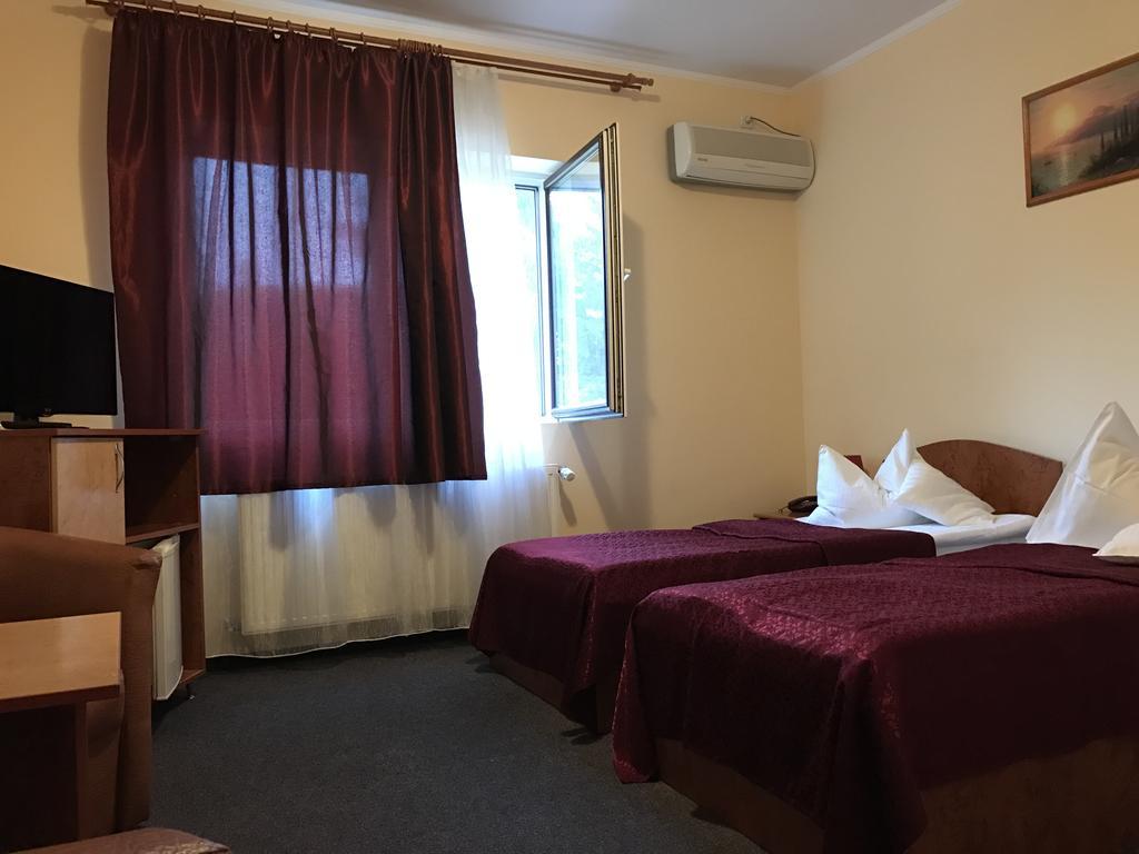 Hotel Cardinal Satu Mare Exterior foto