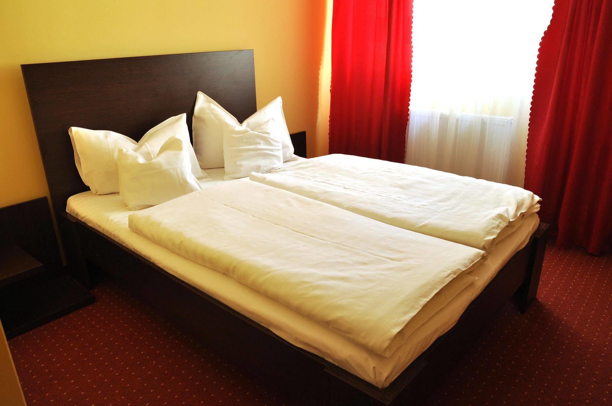 Hotel Cardinal Satu Mare Exterior foto