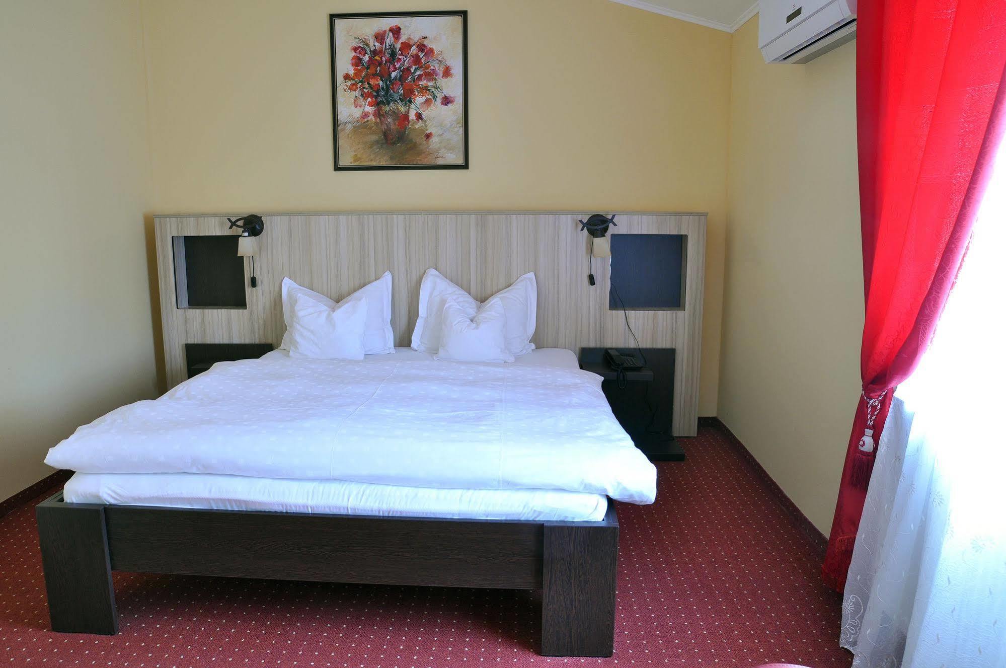 Hotel Cardinal Satu Mare Exterior foto