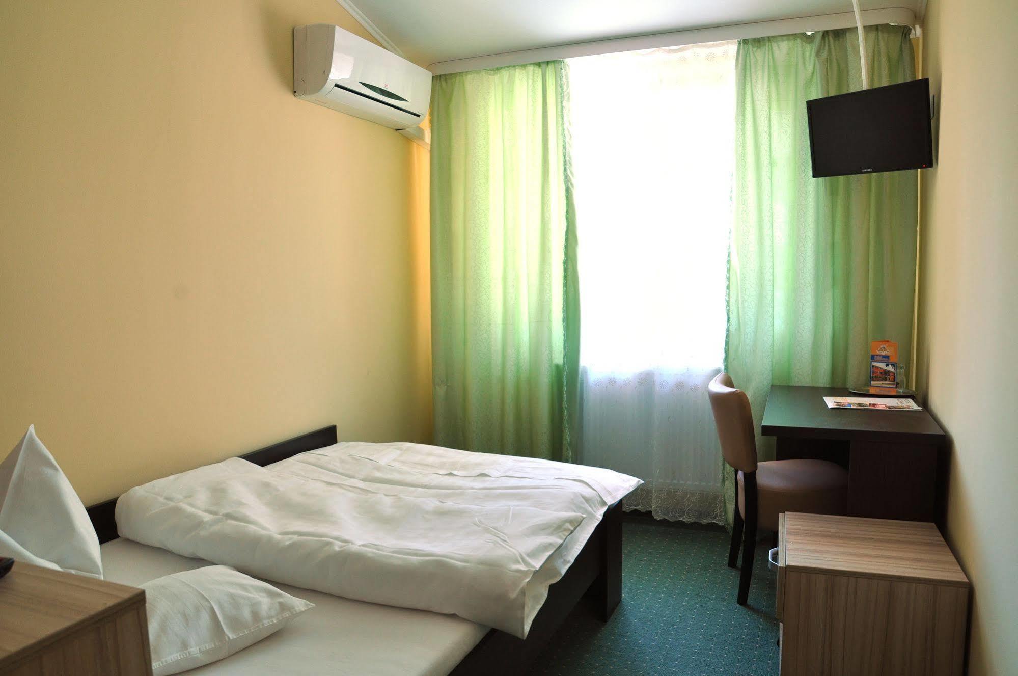 Hotel Cardinal Satu Mare Exterior foto