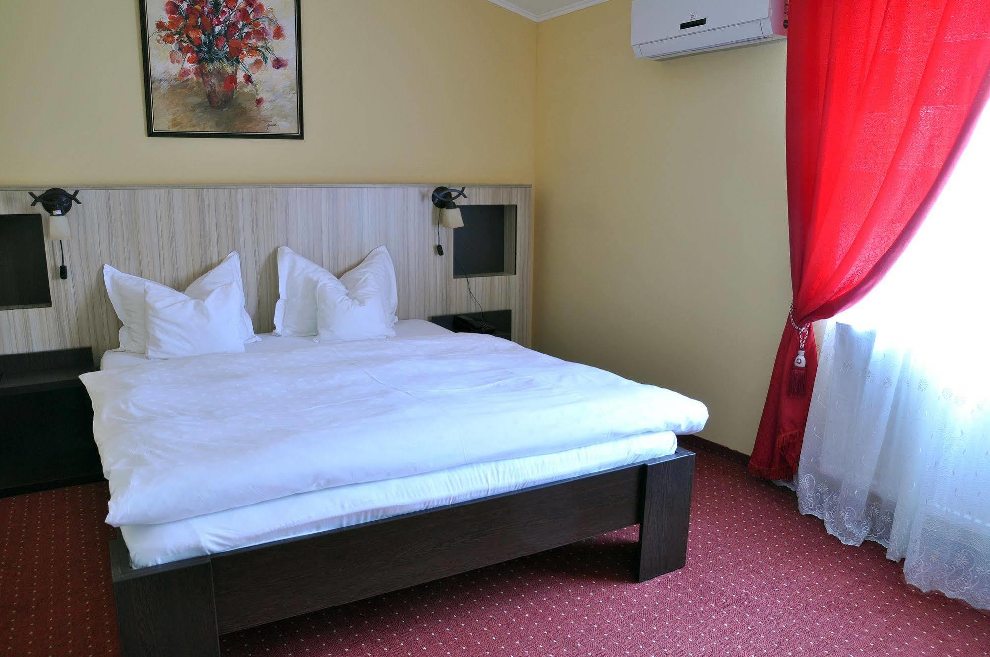Hotel Cardinal Satu Mare Exterior foto
