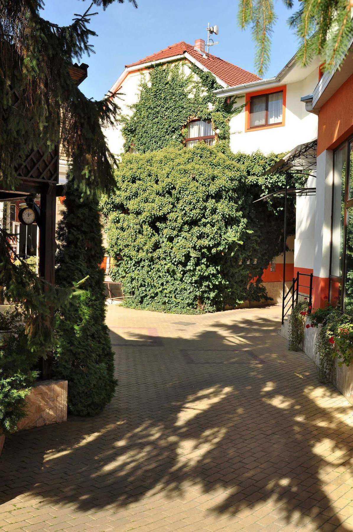 Hotel Cardinal Satu Mare Exterior foto